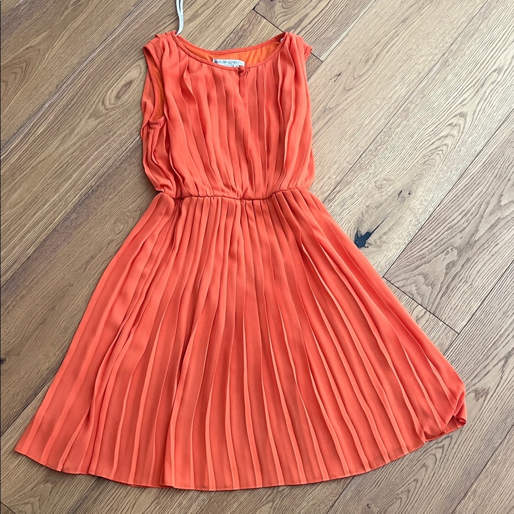 Maggy London size 4 pleated dress orange